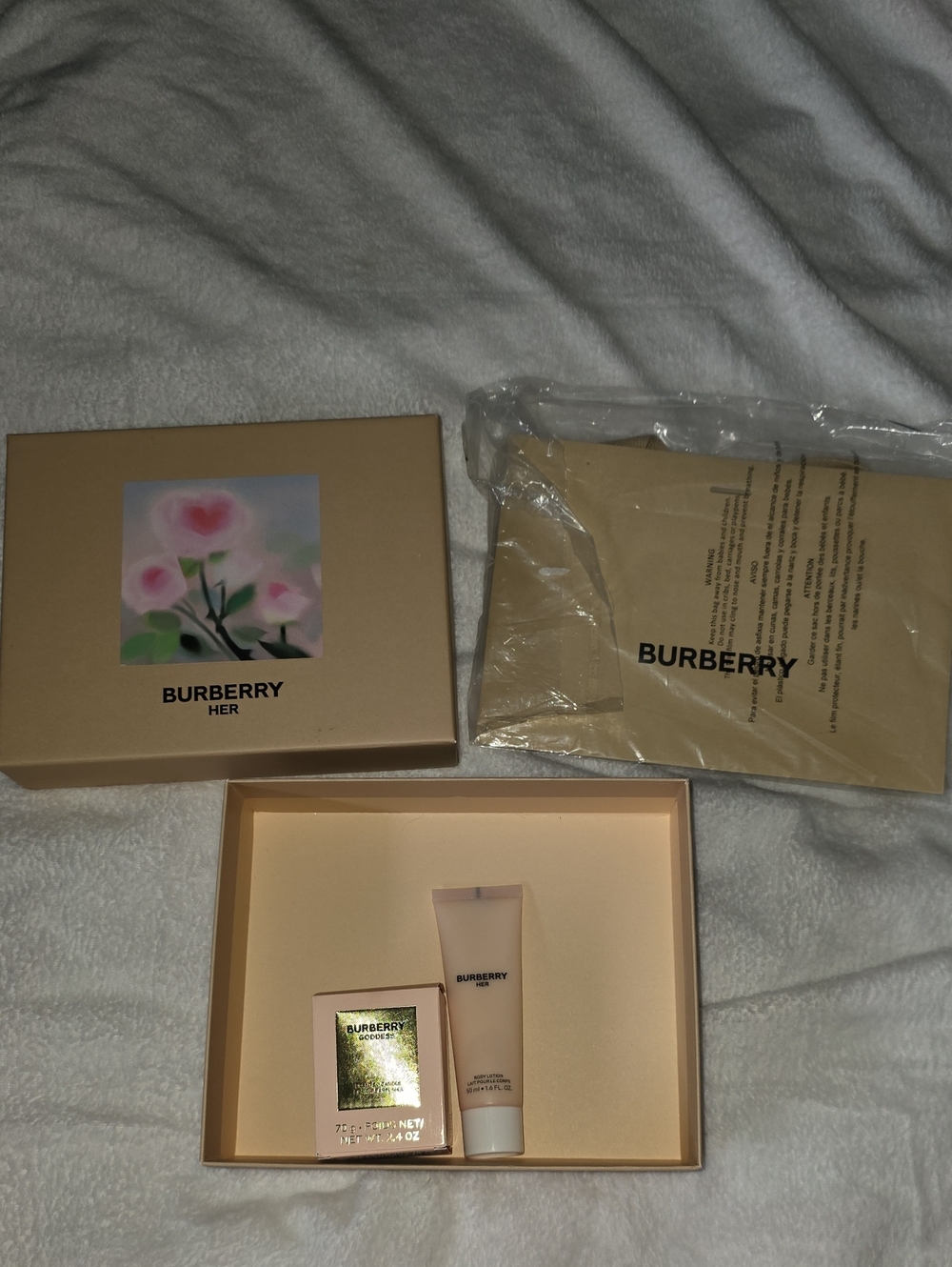 Burberry Her Body Lotion, Candle & Gift Set - Soft Pink